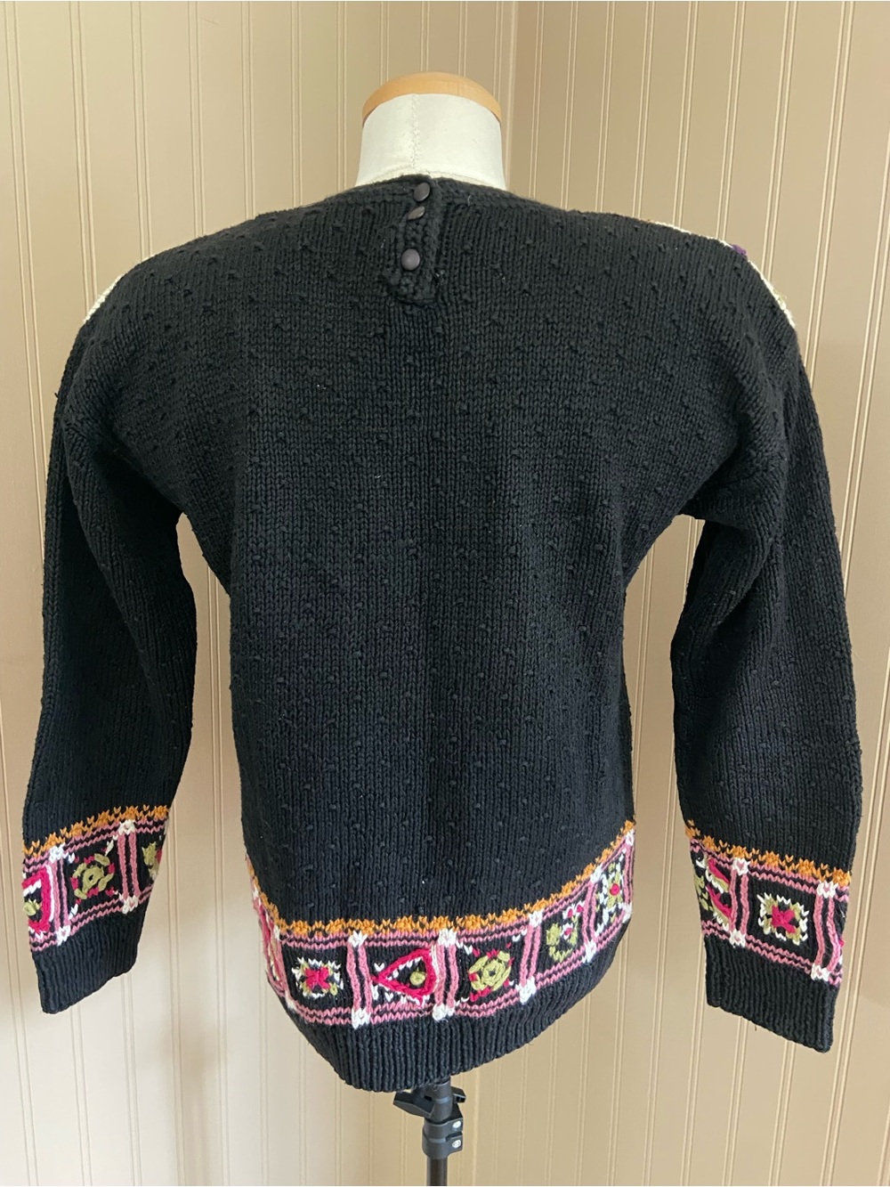 Signature by Northern Isles Knitted by Hand Colourful Sweater Women’s Size M - Picture 7 of 10